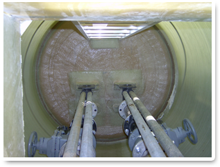 Kuvassa uppojalat ennen pumppujen laskemista kaivoon